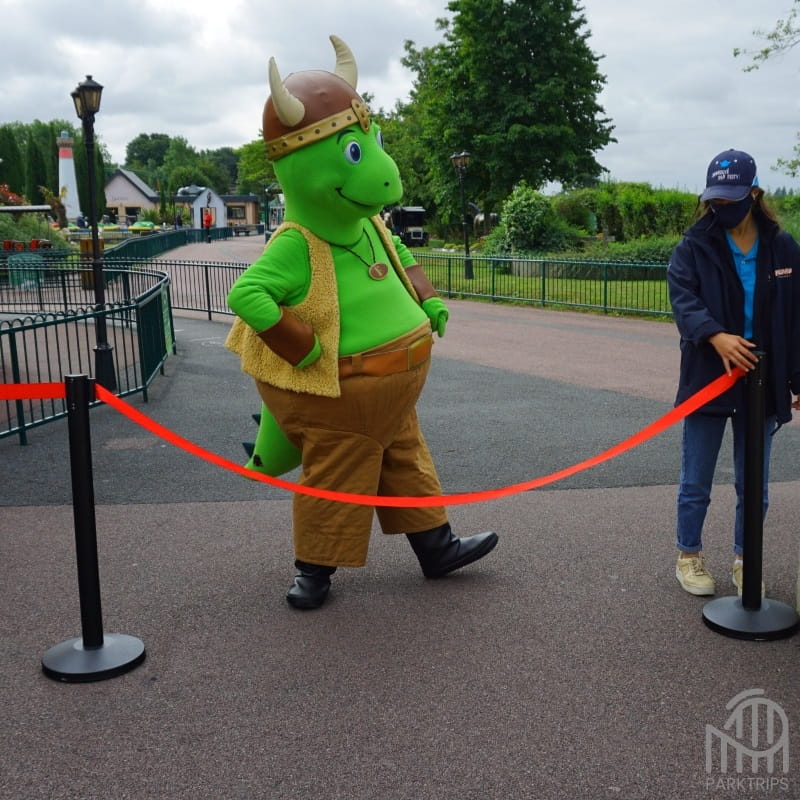 Festy, la mascotte de Festyland nous ouvre le parc d'attractions