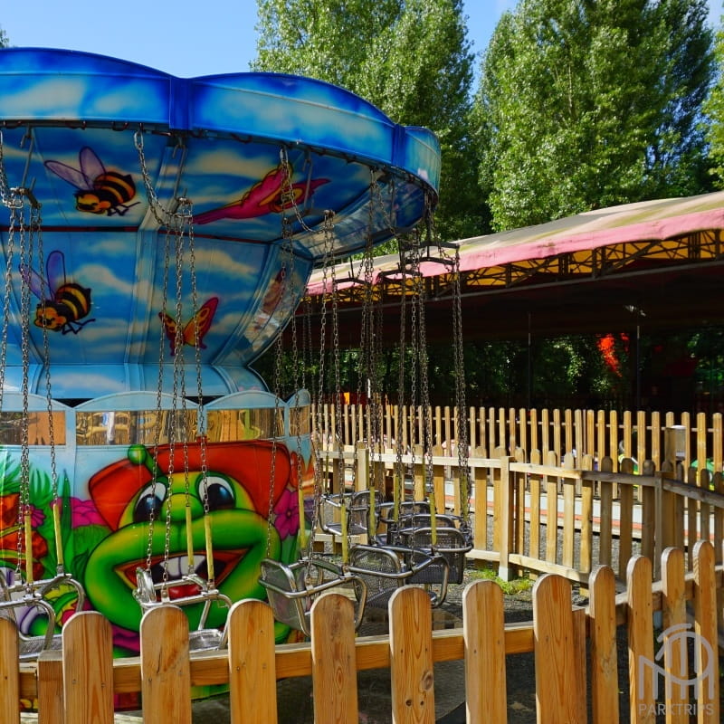 Mini chaises volantes et auto tamponneuses au Parc de la Vallée