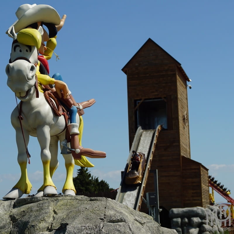 Parcours de bûches, attraction aquatique Lucky River au Parc Spirou Provence