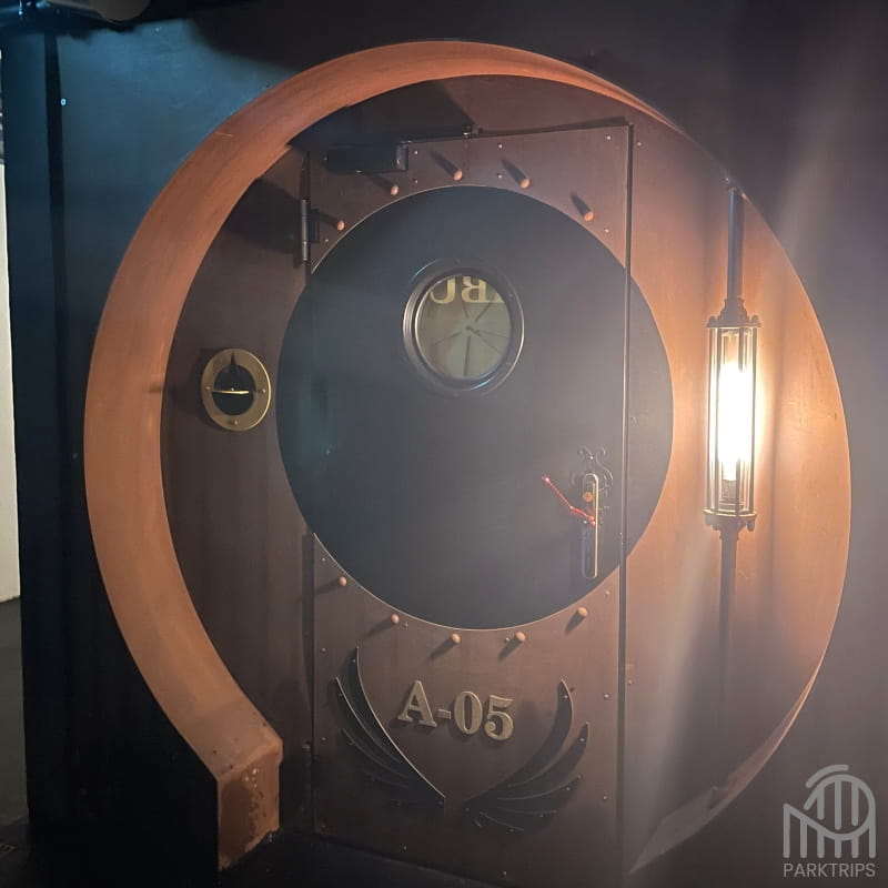 Porte de chambre de type capsule de l'hôtel Charles Lindbergh à Phantasialand