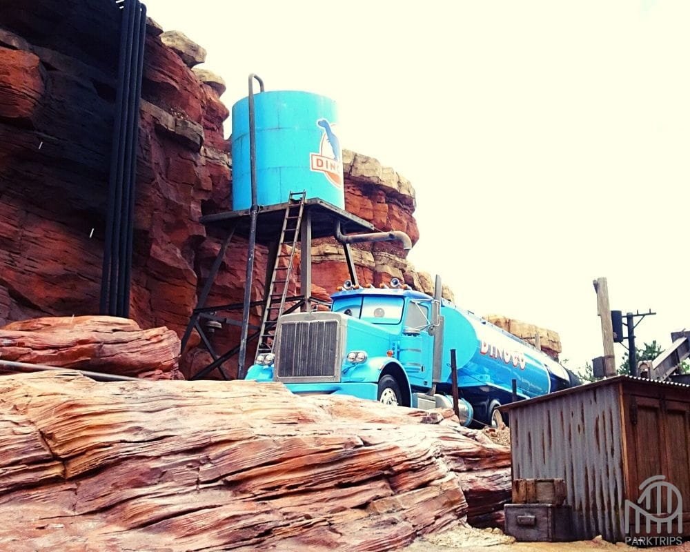 camion dinoco walt disney studios cars road trip