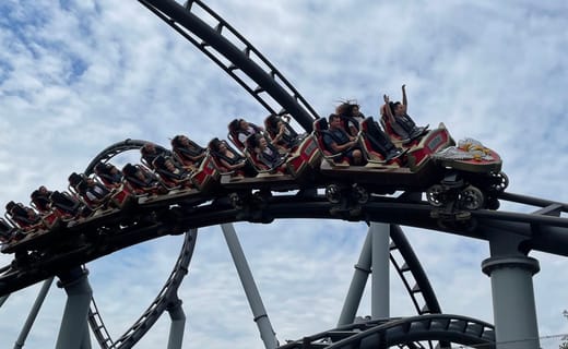 Découverte du parc d'attractions Legendia en Pologne avec son très bon Lech Coaster